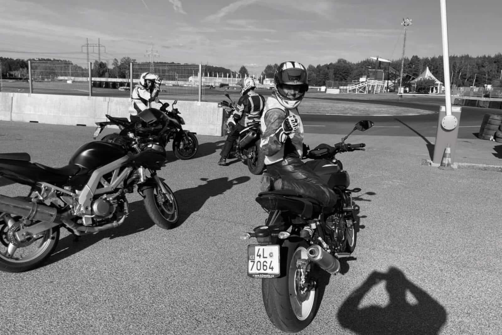MotoKOUČ_ pro ty co už jezdí, ale i ty co s motorkou začínaji (11) (1)