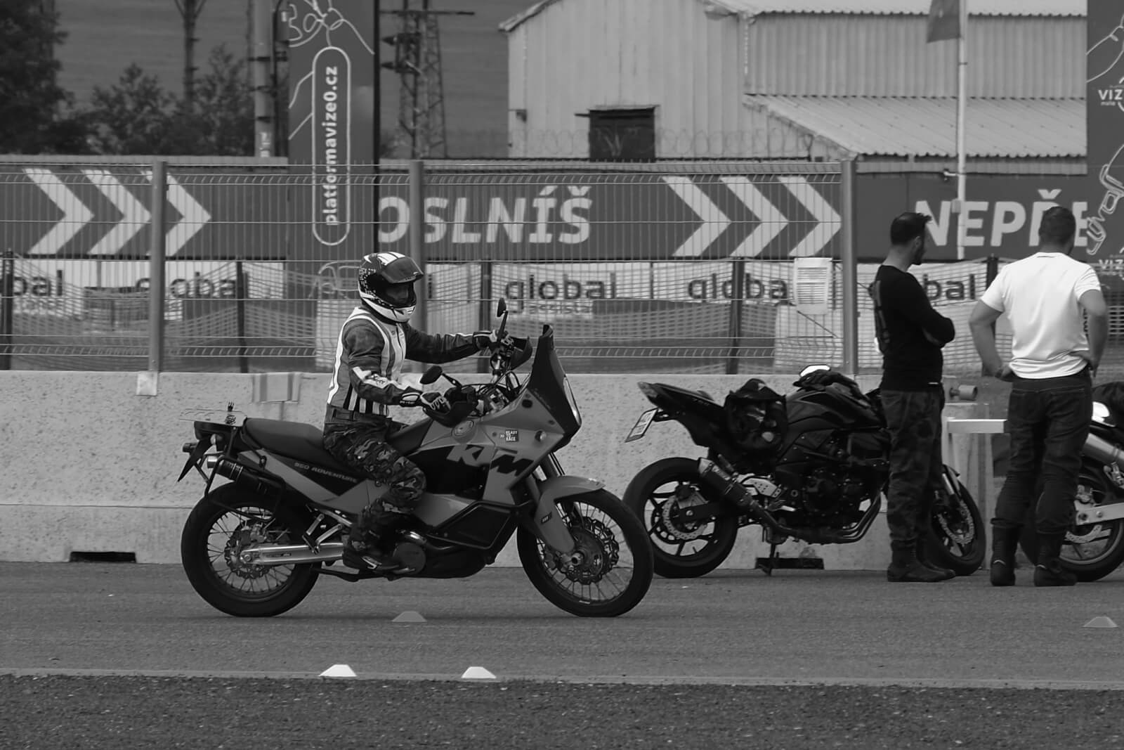 MotoKOUČ_ pro ty co už jezdí, ale i ty co s motorkou začínaji (13) (1)